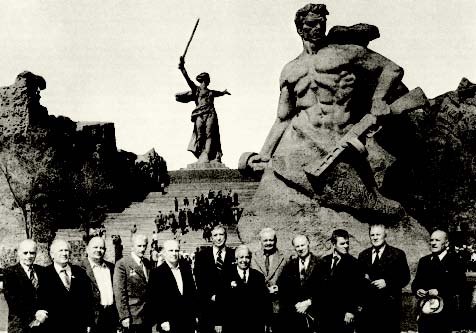 В 1983 году, ровно через 40 лет после знаменитого матча в Сталинграде, ветераны- спартаковцы вновь посетили Волгоград.