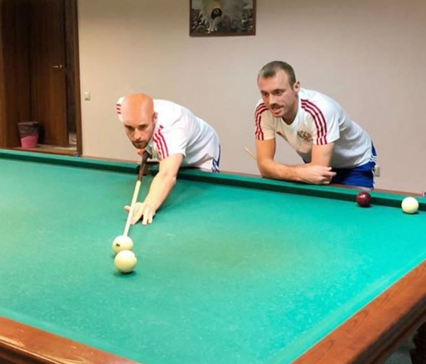 Лысый Комбаров Глушаков с усами