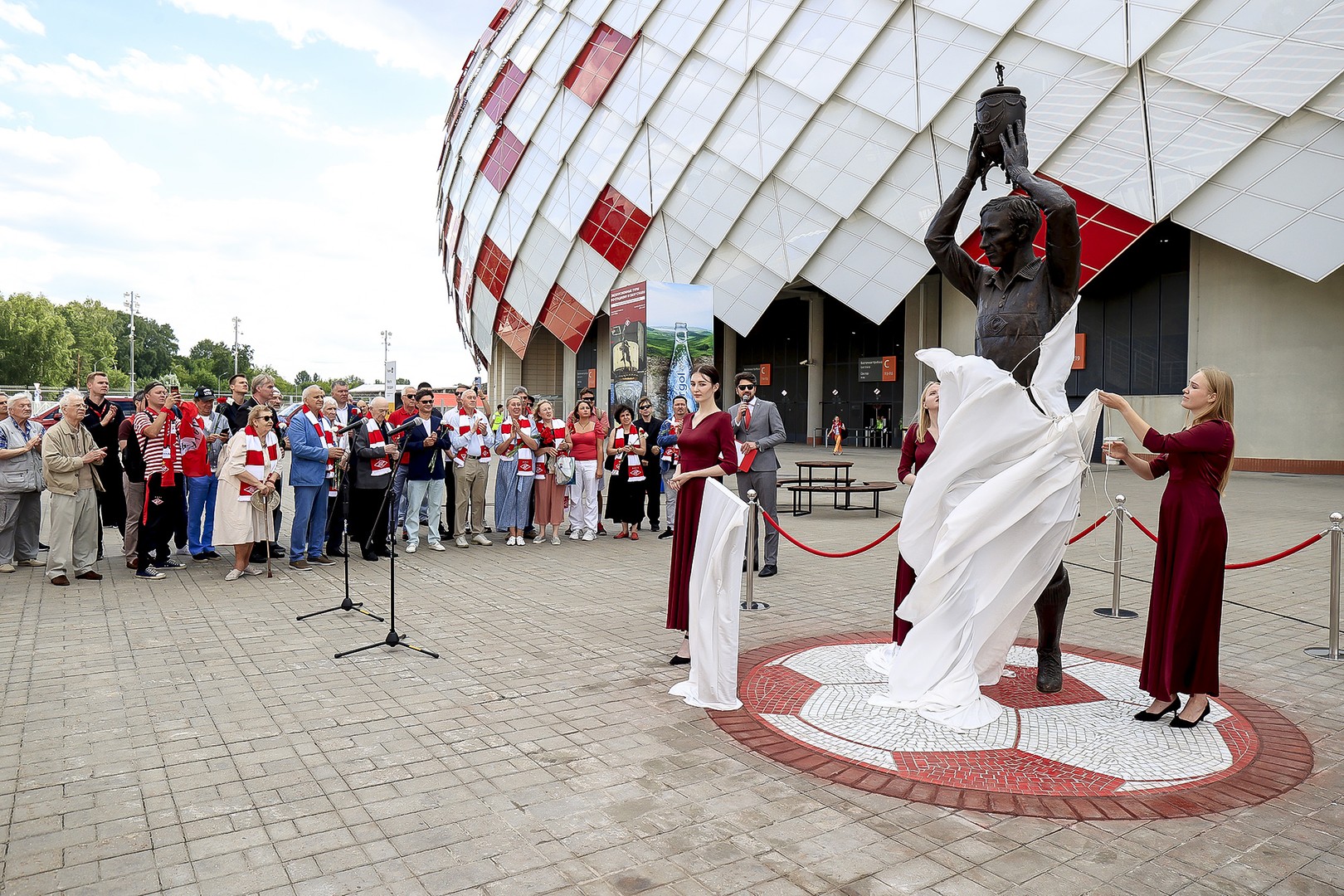 Открытие Памятника Игорю Нетто на стадионе Спартак