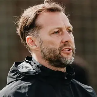 Романов остался в тренерском штабе «Спартака». Но зачем он Карседо?