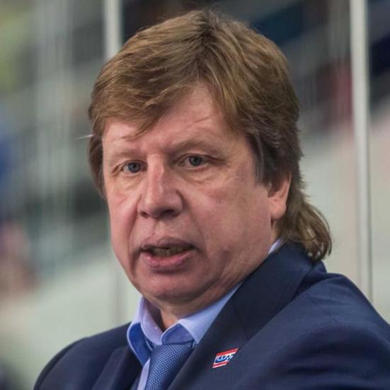 Емелин спрогнозировал результат матча «Спартак» — «Трактор»: «Нас ждет много заброшенных шайб»