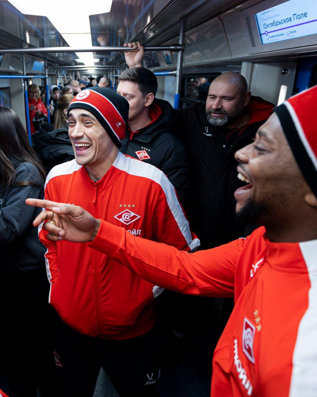 «Вернули 2006-й!» «Спартак» выложил фото игроков в метро, вспомнив матч ЛЧ с «Интером» «Вернули 2006-й!» «Спартак» выложил фото игроков в метро, вспомнив матч ЛЧ с «Интером»