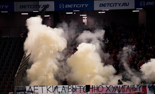 СМИ: у фанатов «Спартака» проходят обыски в связи с дракой с болельщиками цска СМИ: у фанатов «Спартака» проходят обыски в связи с дракой с болельщиками цска
