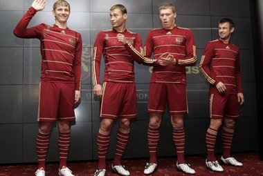 Adidas представил новую форму сборной России Adidas представил новую форму сборной России